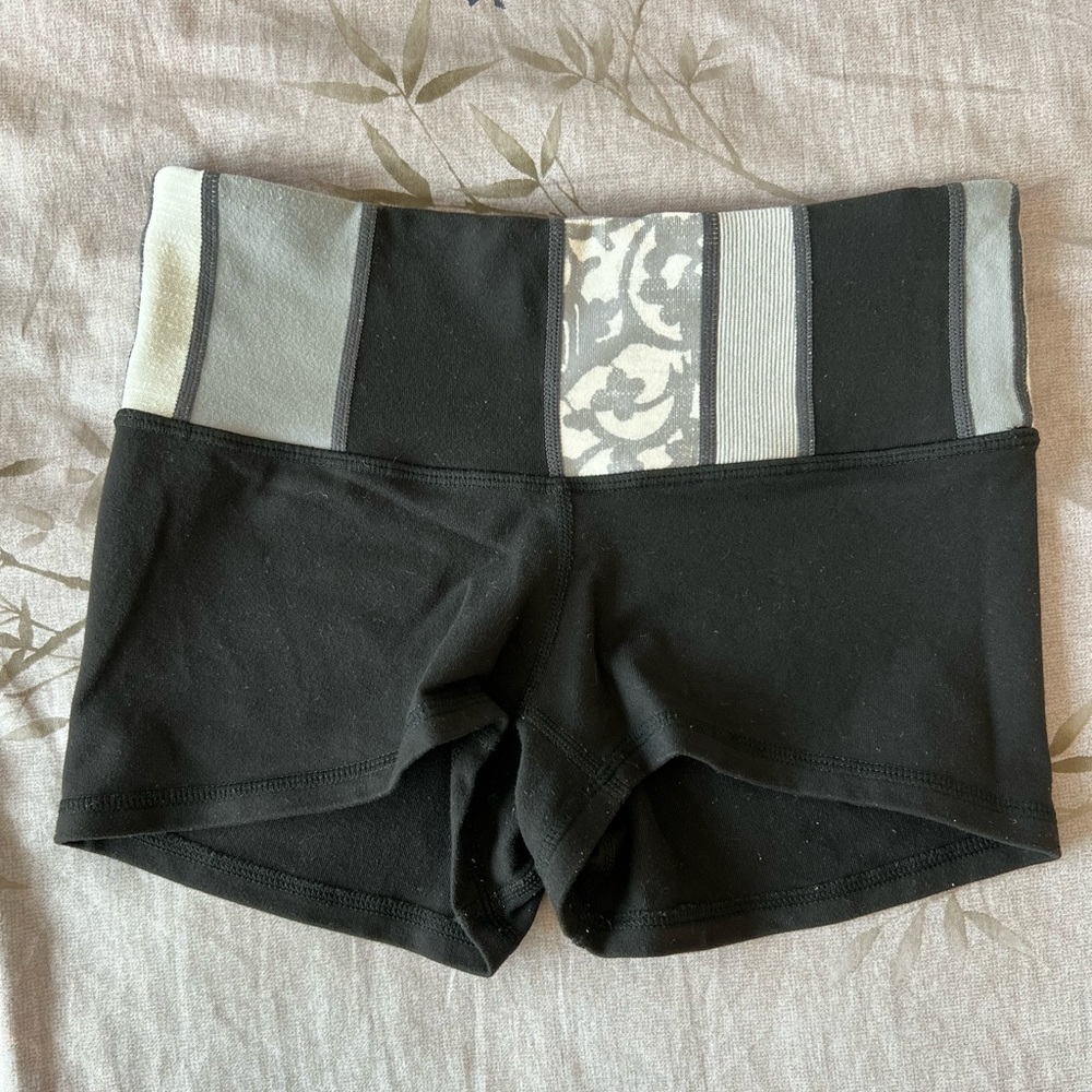 Lululemon reversible booty shorts
